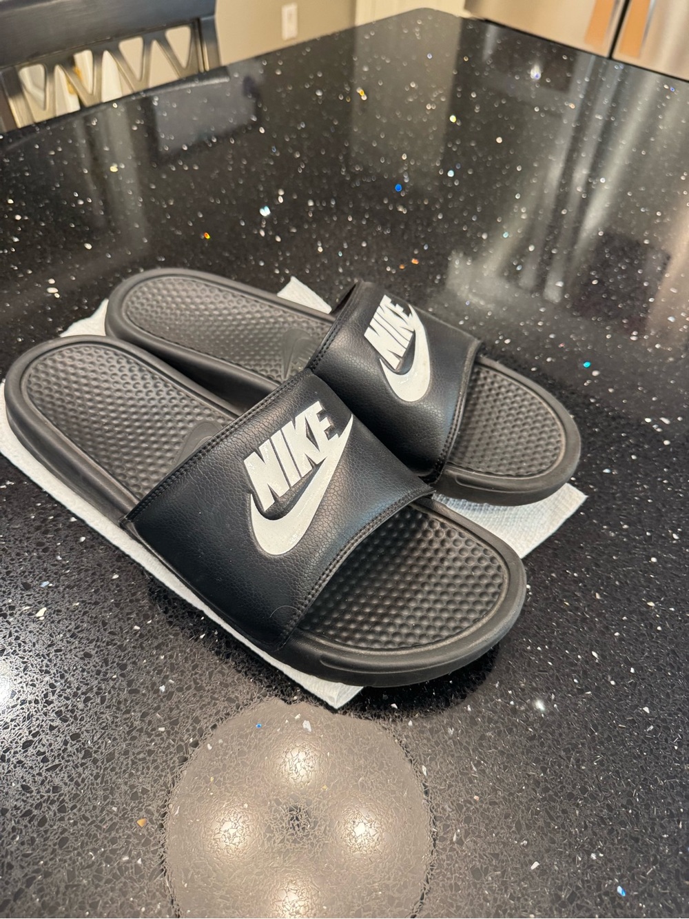 Like New Mens Nike Black White Benassi Slide Sandals
